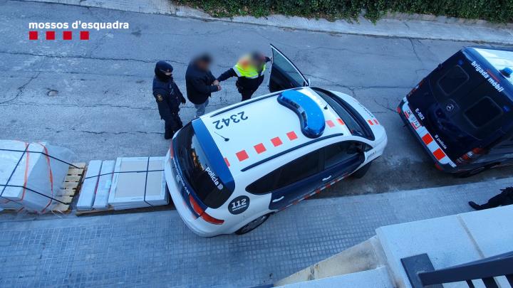 Desarticulen una organització criminal dedicada al robatori de mercaderies de camions a les àrees del Penedès i el Montseny. Mossos d'Esquadra