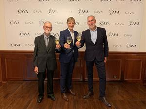 D’esquerra a dreta, el president de PimeCava, Pere Guilera, el president de la DO Cava, Javier Pagés, i el president del Institut del Cava, Damià Deàs