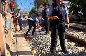 Detingut un dels manifestants del tall de vies del tren a Vilanova