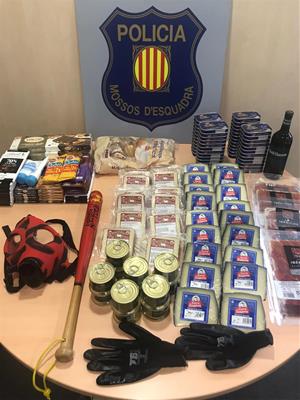 Detinguts a Sant Cugat tres homes que havien robat en un supermercat i un cotxe de Cubelles. Mossos d'Esquadra