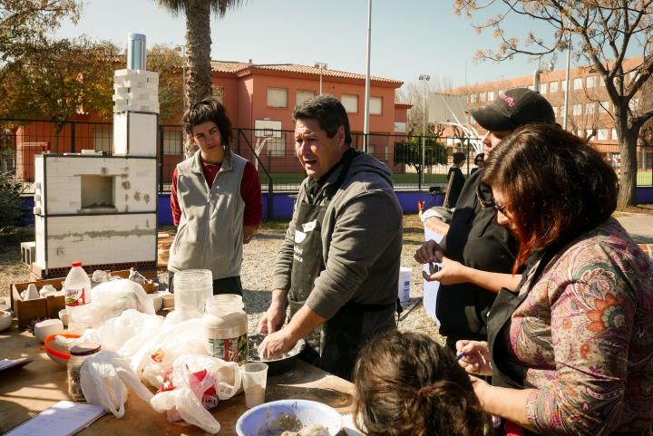 Dotze ceramistes experimenten la màgia del foc a l’Aula de Ceràmica del Vendrell. Ajuntament del Vendrell