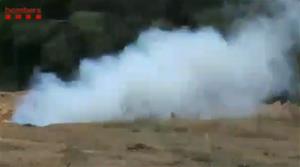 Dues carreteres tallades i un polígon evacuat al Penedès per una fuita en una canonada d'etilè. Bombers