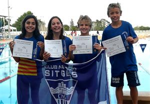 El 4x50 benjamí mixte del Club Natació Sitges