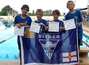 El 4x50 estils masculí benjamí del Club Natació Sitges. Eix