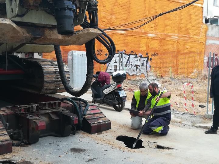 El carrer de Codonyat de Vilanova estarà tallat entre 15 i 20 dies per reparar l'esvoranc. Ajuntament de Vilanova