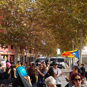 El CDR de Vilanova talla la rambla Exposició amb unes 