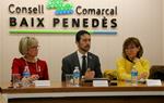 El conseller de Territori i Sostenibilitat, Damià Calvet, flanquejat per les presidentes dels consells comarcals del Baix Penedès i el Garraf. ACN