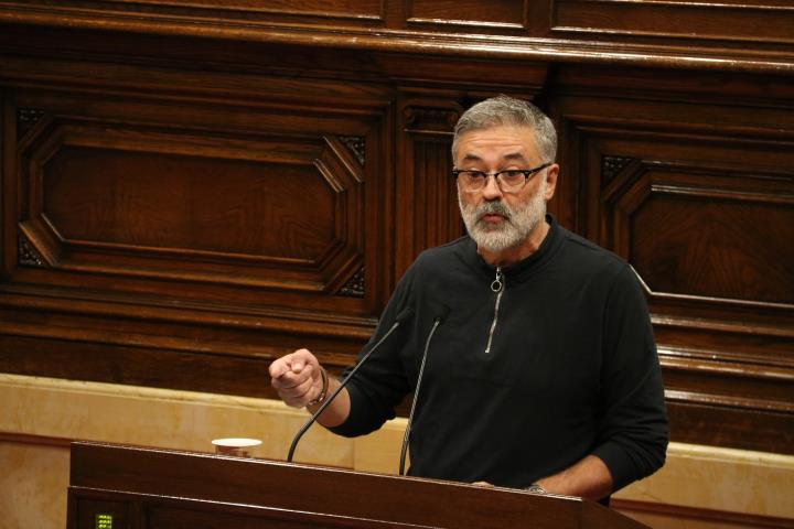 El diputat de la CUP Carles Riera, intervenint al ple després de la compareixença de Quim Torra. ACN