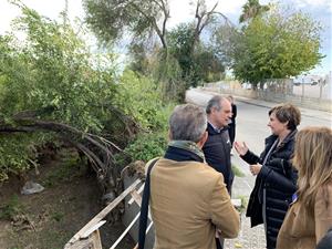 El director de l’ACA es compromet a fer un actuació de manteniment urgent a la riera de les Roquetes. Ajt Sant Pere de Ribes