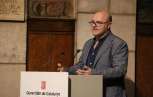 El director de l'Enciclopèdia casetellera, Xavier Brotons, intervé al Palau de la Generalitat en la presentació de l'obra. ACN