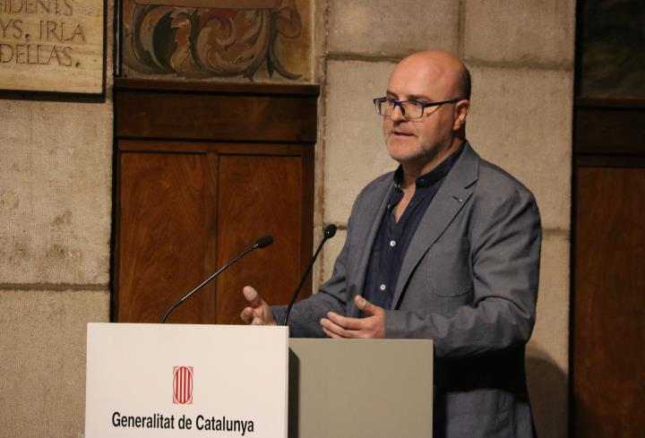 El director de l'Enciclopèdia casetellera, Xavier Brotons, intervé al Palau de la Generalitat en la presentació de l'obra. ACN