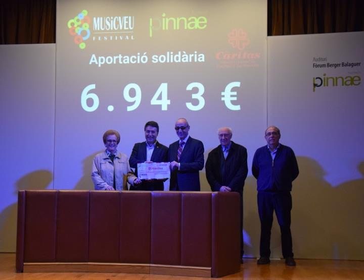 El Festival MUSiCVEU lliura 6.943 euros solidaris a Càritas de Vilafranca. Festival MUSiCVEU
