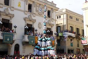 El pilar de vuit amb folre i manilles dels Castellers de Vilafranca a Sant Fèlix, el 30 d'agost de 2019