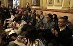 El ple de Vilanova aprova millores laborals i salarials a la plantila de la policia local. Carles Castro