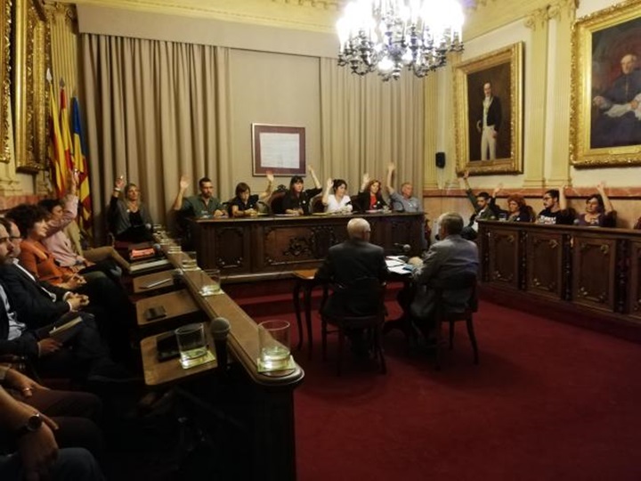 El ple de Vilanova aprova una moció de resposta a la sentència del Tribunal Suprem. Ajuntament de Vilanova