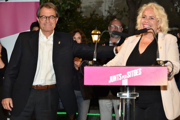 El president Artur Mas crida a mobilitzar-se per aconseguir un govern fort liderat per Junts per Sitges. Junts per Sitges