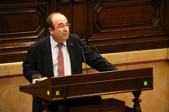 El president del grup del PSC, Miquel Iceta, intervé al ple del Parlament. Imatge del 17 d'octubre de 2019. ACN