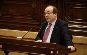 El president del grup parlamentari socialista, Miquel Iceta, intervé al ple del Parlament. ACN