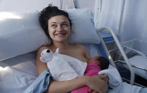El primer nadó de la demarcació de Tarragona és una nena penedesenca que es diu Lena