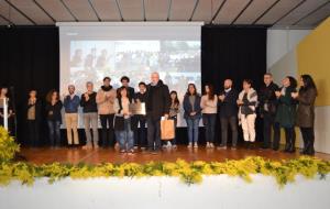 El sitgetà Pol Lahoz és recordat amb una placa en el gimnàs de l’Institut Vinyet. Ajuntament de Sitges