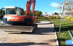 El veïnat de Santa Maria de Cubelles atures les màquines que havien de remodelar el parc