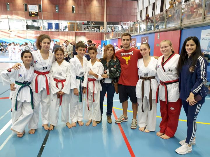 Els alumnes de les escoles Chois Vilanova i Chois Canyelles al Campionat. Eix