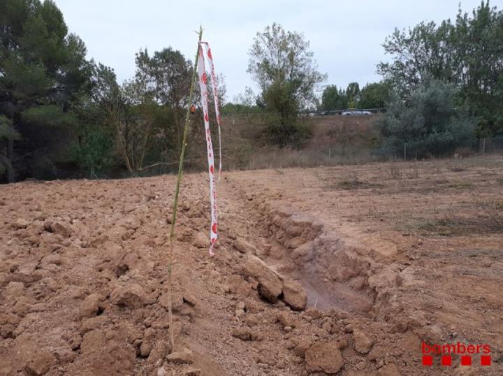 Els Bombers segueixen treballant per controlar la fuita d'una canonada d'etilè a Santa Margarida i els Monjos. Bombers