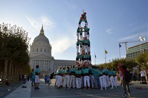 Els Castellers de Vilafranca actuen a la Universitat de Berkeley i l'Ajuntament de San Francisco