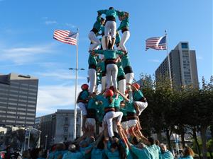 Els Castellers de Vilafranca actuen a la Universitat de Berkeley i l'Ajuntament de San Francisco