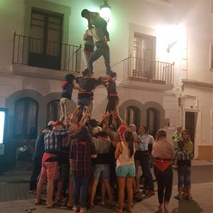 Els Castellers del Foix de Cubelles s'estrenen amb una primera diada castellera a la Festa de la Verema