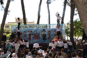 Els Castellers del Foix de Cubelles s'estrenen amb una primera diada castellera a la Festa de la Verema