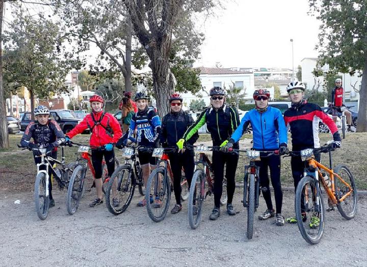 Els corredors BTT Nova Olivella a la Cursa de Sant Pere de Ribes. Eix