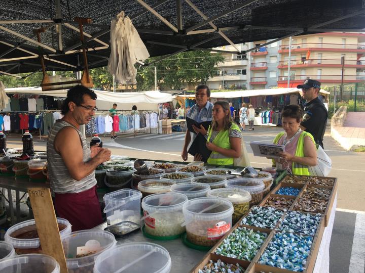 Els mercadals de Calafell redueixen a la meitat el cost de la recollida de residus, un estalvi de 17.000 euros. Ajuntament de Calafell