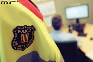 Els Mossos alerten d'una nova modalitat d'estafa en què els delinqüents es fan passar per una oficina de Correus. Mossos d'Esquadra