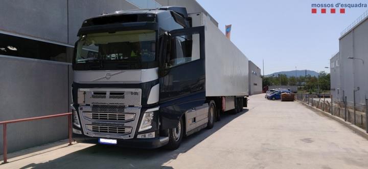 Els Mossos denuncien un camioner a Gelida per manipular el tacògraf i ocultar 75.000 quilòmetres. Mossos d'Esquadra