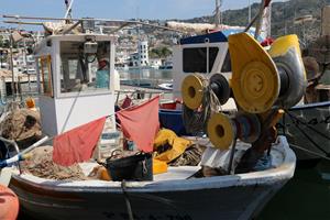 Els pescadors artesanals de Sitges s'alien amb el turisme per garantir la supervivència de l'ofici