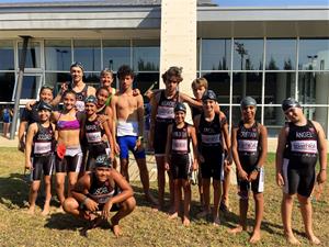 Els triatletes de l'Escola de Triatló del Vilarenc Aqua de Calafell al Prat