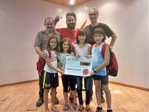 Els Xicots de Vilafranca recullen 700 euros per al projecte solidari del pallasso Òscar Navarro i per Ampert