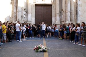 Emotiu homenatge al Vendrell a la veïna que va morir apunyalada al Port Olímpic de Barcelona