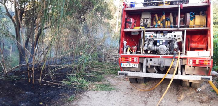 Ensurt per un foc forestal al Camí del Riu de Sant Sadurní. Ajt Sant Sadurní d'Anoia