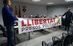 Entrega de la pancarta al ple municipal. Eix