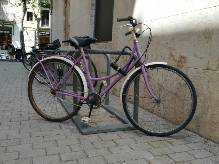 Es posa en marxa una campanya per evitar el robatori de bicicletes a Vilanova. Ajuntament de Vilanova
