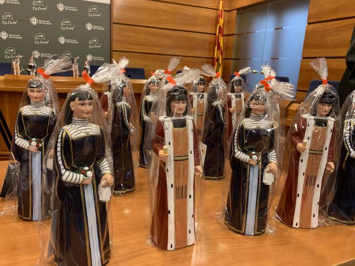 Es posen a la venda les figures dels Gegants del Vendrell. Ajuntament del Vendrell