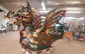 Es presenta la remodelació del drac de Lavern, de l’escultora de la festa Dolors Sans