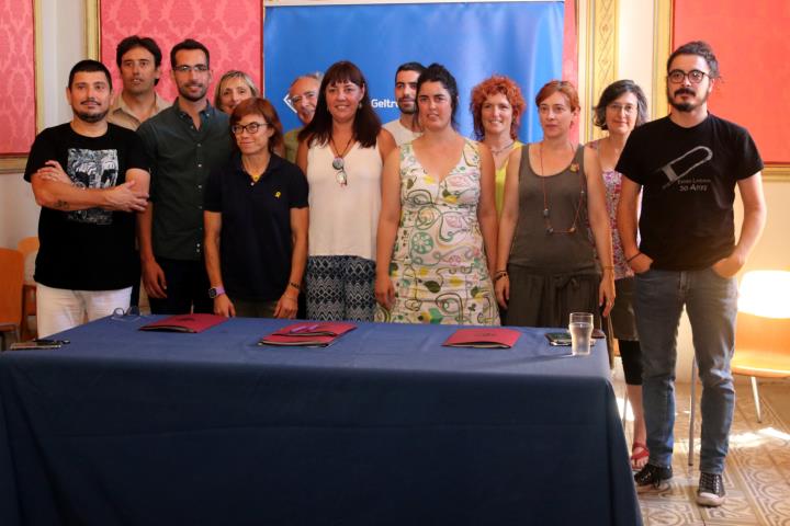 Fotografia de grup dels 13 regidors que formen el govern de Vilanova i la Geltrú per a la legislatura 2019-2023. ACN