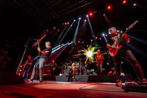 Hombres G, el triomf d'un estil únic al Festival Terramar de Sitges. Jardins Terramar