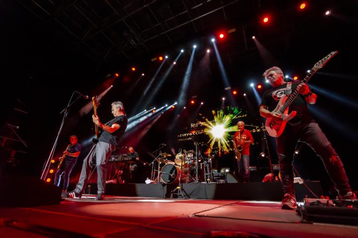 Hombres G, el triomf d'un estil únic al Festival Terramar de Sitges. Jardins Terramar