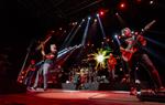 Hombres G, el triomf d'un estil únic al Festival Terramar de Sitges. Jardins Terramar