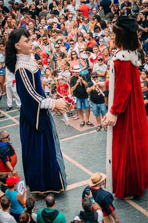 Imatge d'arxiu dels dos gegants sostrets. Ajuntament del Vendrell