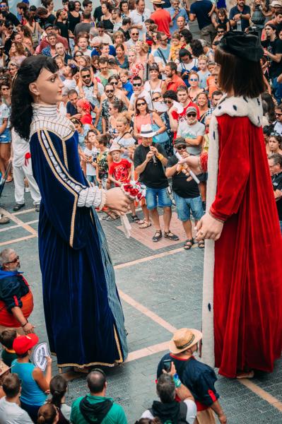 Imatge d'arxiu dels dos gegants sostrets. Ajuntament del Vendrell